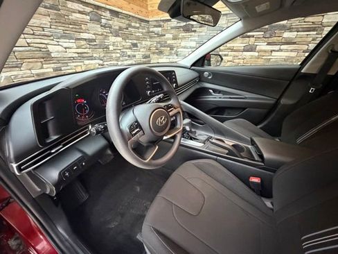 Used 2023 Hyundai Elantra SEL FWD image 8