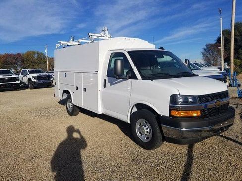 New 2025 Chevrolet Express 3500 w/ Power Convenience Package image 7