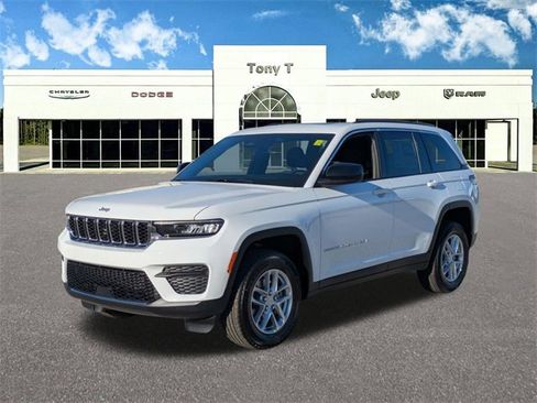New 2025 Jeep Grand Cherokee Laredo image 3
