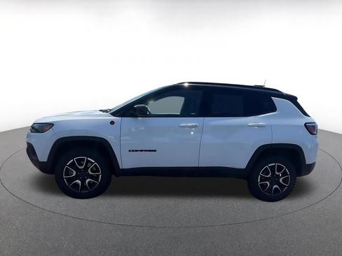 Used 2025 Jeep Compass Trailhawk AWD/4WD image 8