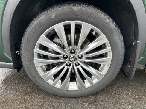 Used 2024 Toyota Highlander Platinum AWD/4WD image 43