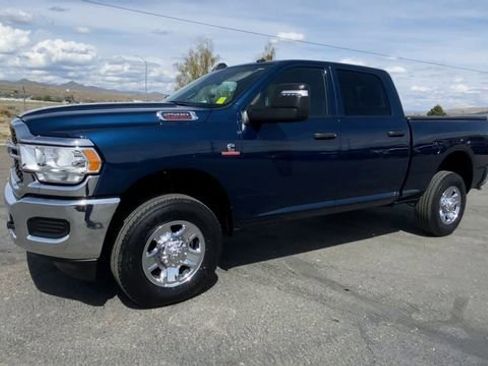Used 2024 RAM 2500 Tradesman w/ Chrome Appearance Group AWD/4WD image 4