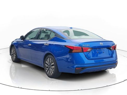 Used 2025 Nissan Altima 2.5 SV FWD image 3