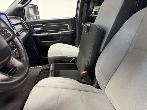 Used 2024 RAM 2500 Big Horn w/ Bed Utility Group image 17