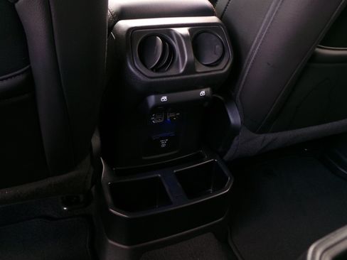 Used 2022 Jeep Wrangler Unlimited Sahara AWD/4WD image 35