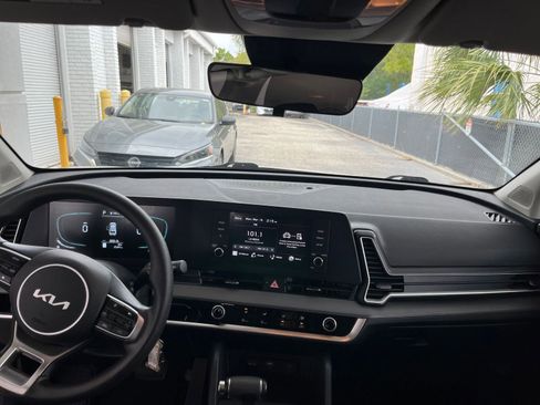 Used 2025 Kia Sportage LX image 33