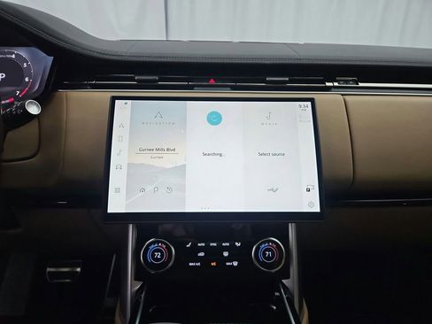 Used 2023 Land Rover Range Rover SE image 19