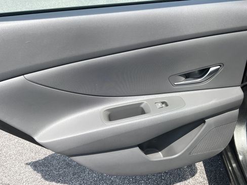 Used 2024 Hyundai Elantra SE FWD image 22