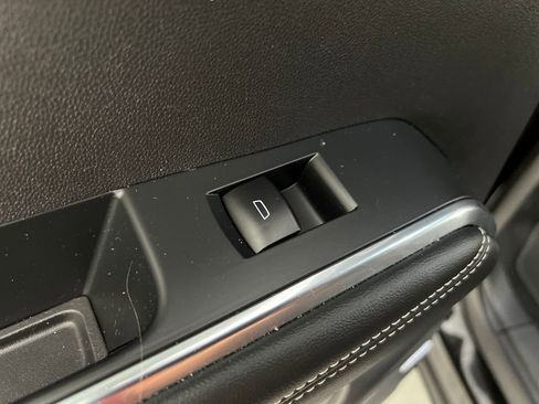 Used 2025 GMC Acadia Elevation image 19