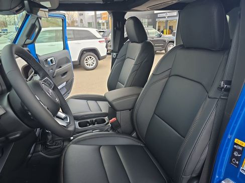 New 2026 Jeep Wrangler Unlimited Sahara AWD/4WD image 14