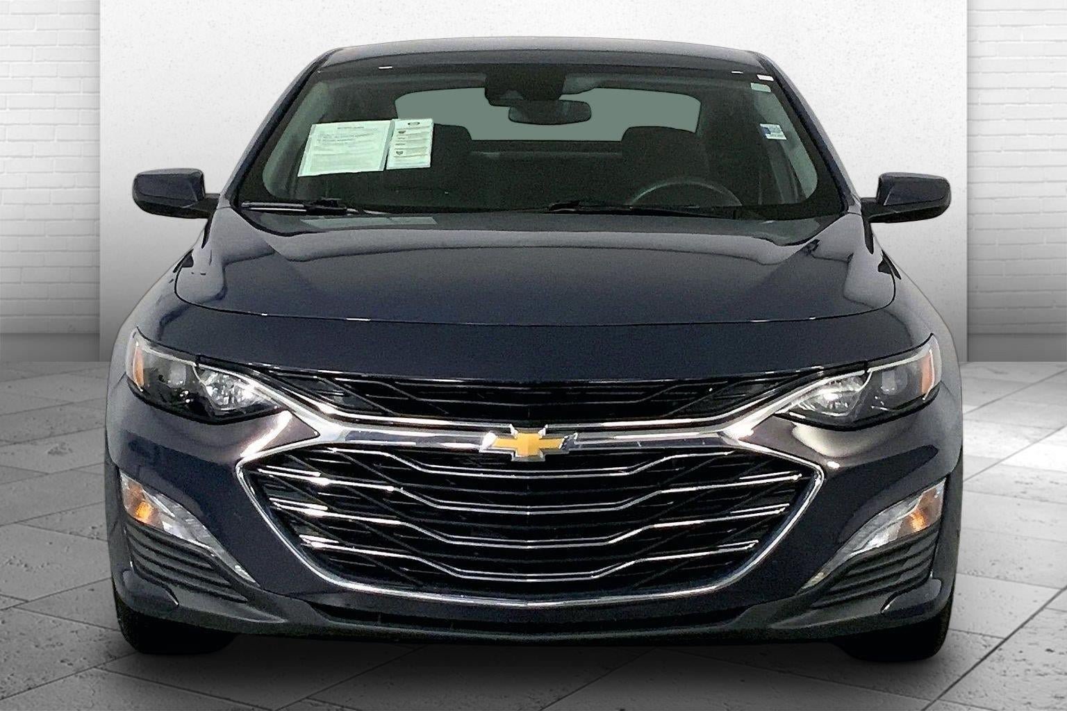 Used 2025 Chevrolet Malibu LT FWD image 2