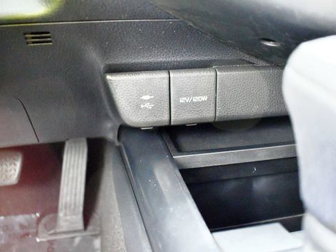 Used 2018 Toyota Camry LE image 37