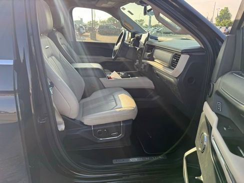 Used 2023 Ford Expedition Max Platinum AWD/4WD image 12