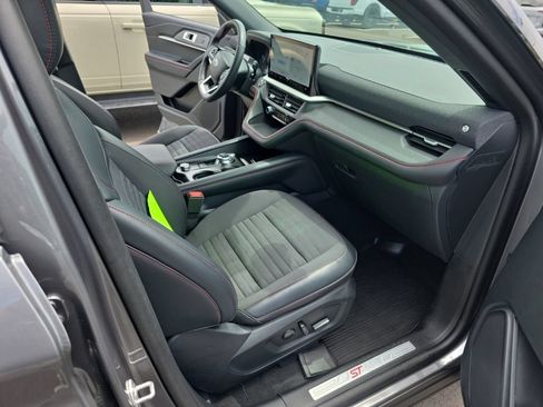 Certified 2025 Ford Explorer ST-Line w/ ST-Line Street Pack AWD/4WD image 12
