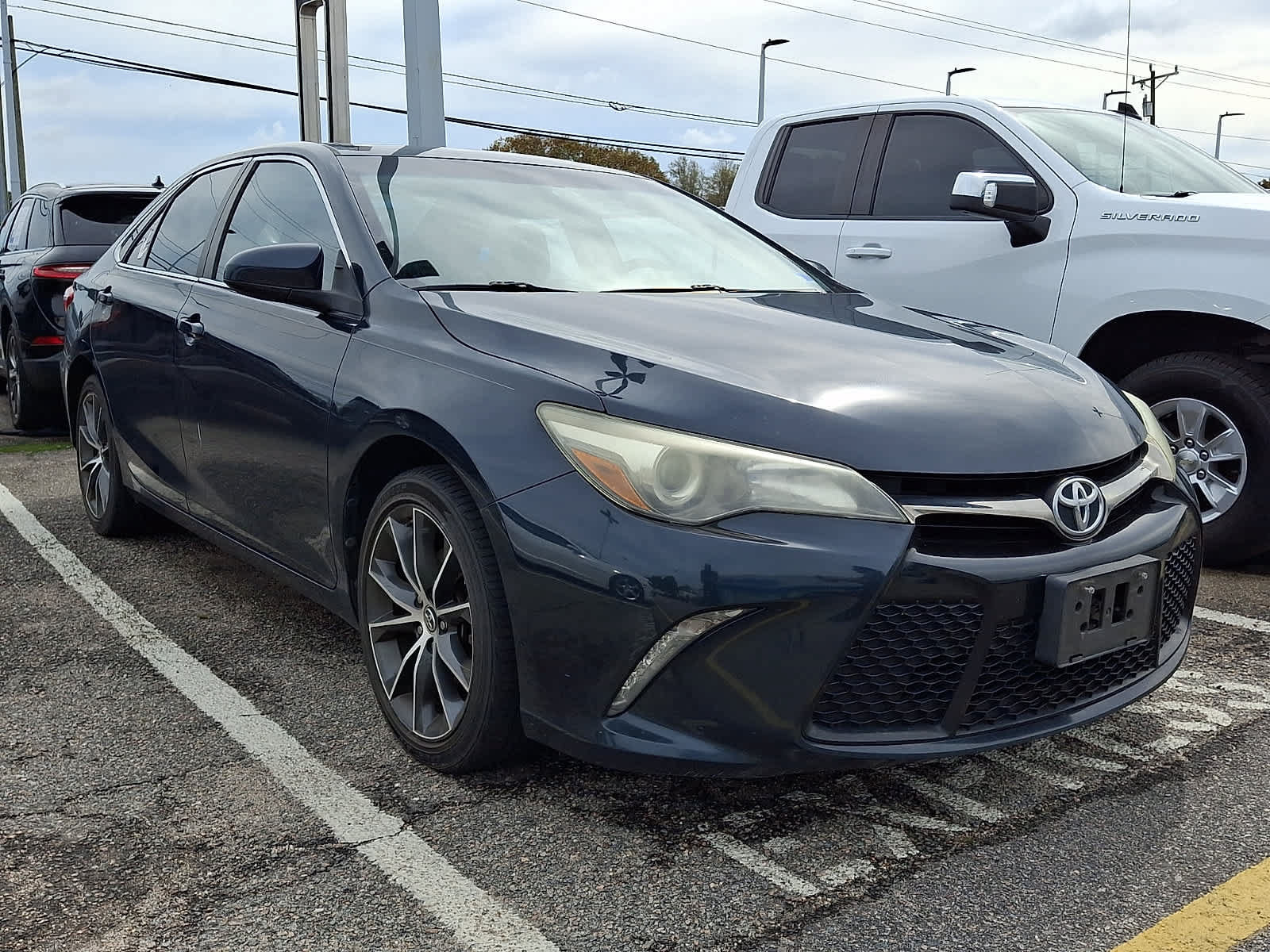 Used 2015 Toyota Camry XSE w/ Moonroof Package FWD image 2