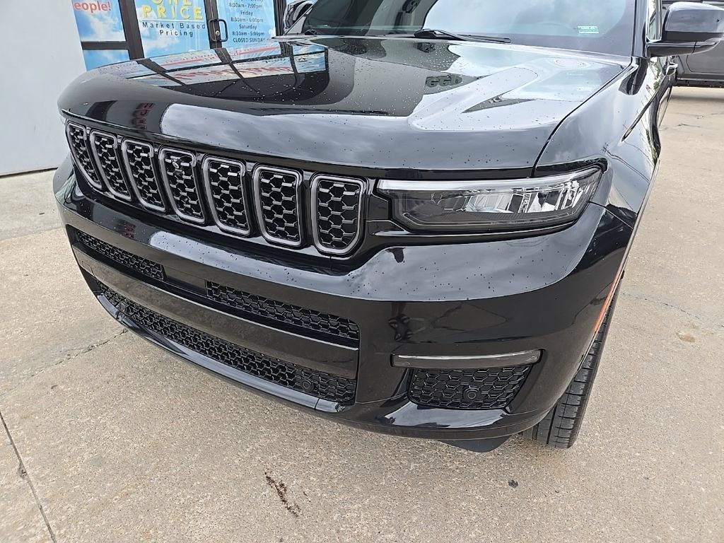 Used 2024 Jeep Grand Cherokee L Summit AWD/4WD image 21