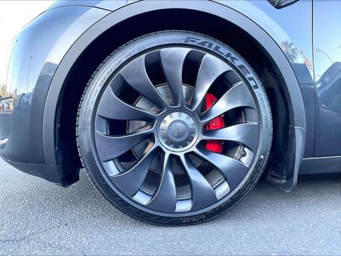 Used 2024 Tesla Model Y Performance AWD/4WD image 11