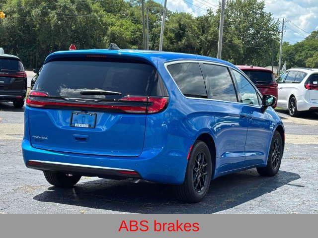New 2027 Chrysler Pacifica Select FWD image 33