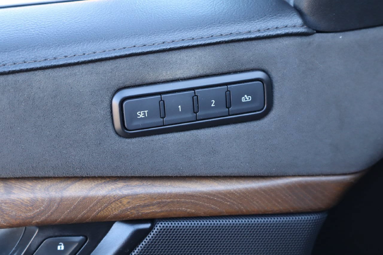 Used 2020 Cadillac Escalade Luxury RWD image 24
