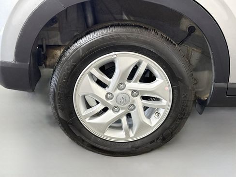 Used 2026 Hyundai Venue SE FWD image 32