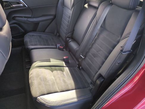 Used 2023 Mitsubishi Outlander SE image 24