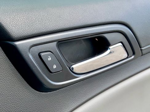 Used 2017 Chevrolet Suburban LT image 53