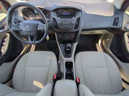 Used 2016 Ford Focus SE w/ SE Cold Weather Package FWD image 15