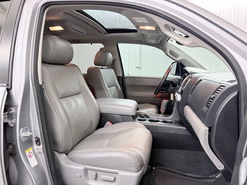 Used 2018 Toyota Sequoia Platinum AWD/4WD image 47