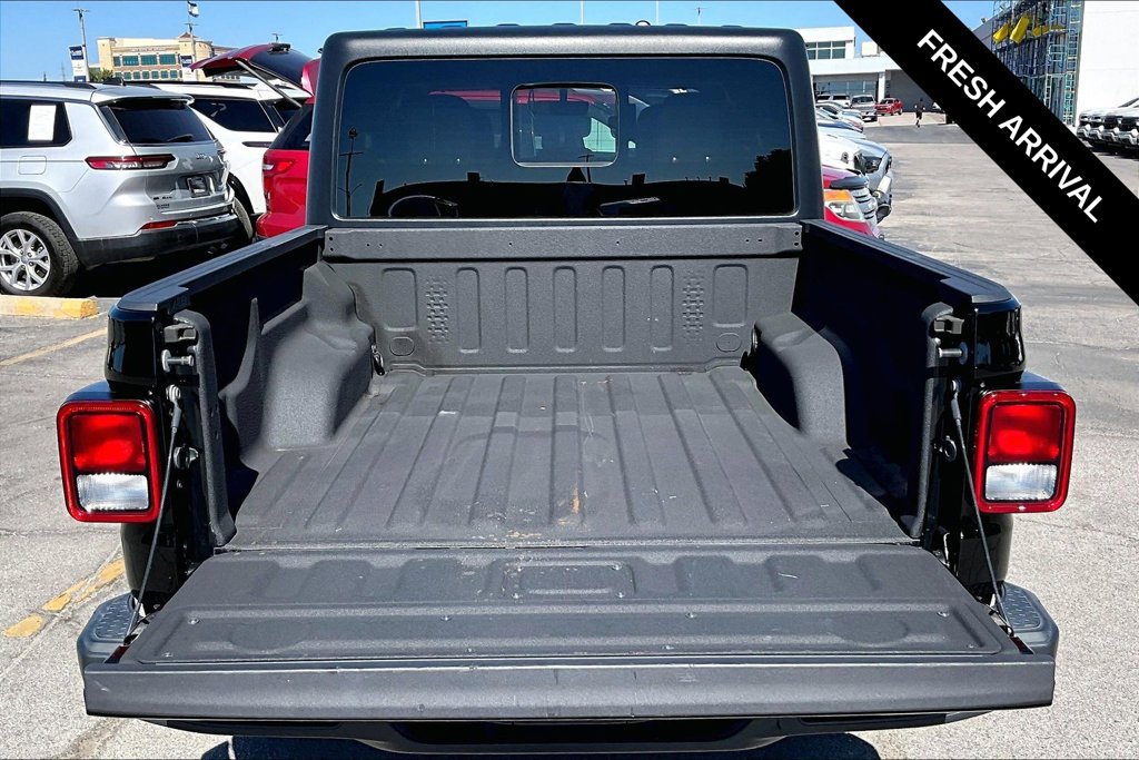 Used 2022 Jeep Gladiator Sport AWD/4WD image 18
