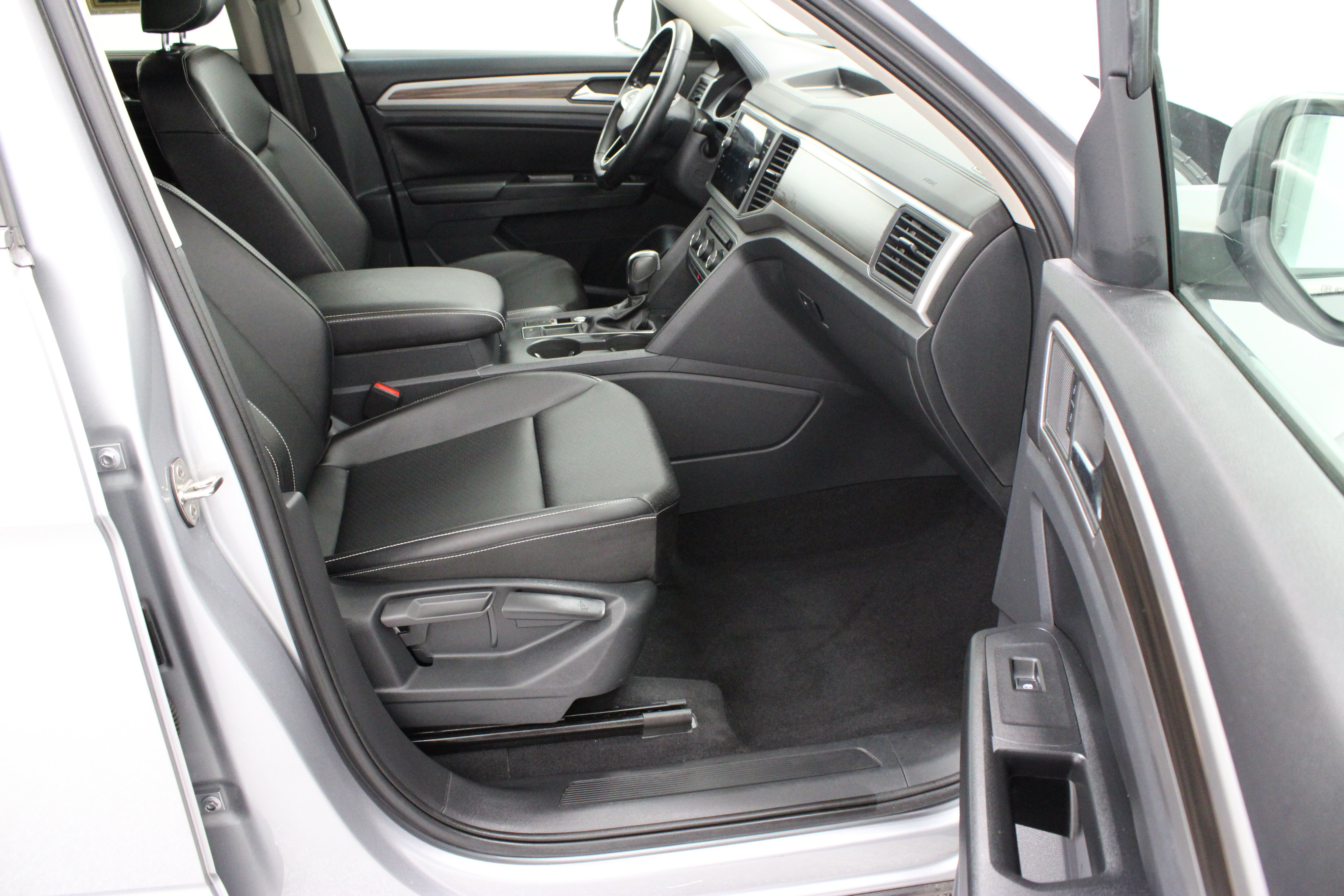 Used 2021 Volkswagen Atlas SE FWD image 40