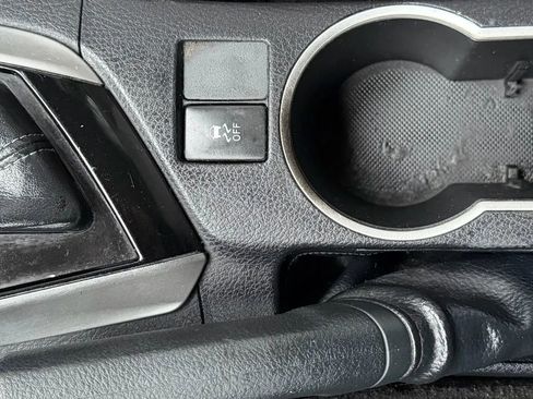 Used 2018 Toyota Corolla LE image 22