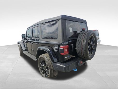 Used 2023 Jeep Wrangler Unlimited Sahara w/ Cold Weather Group AWD/4WD image 7