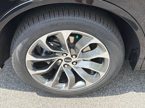 New 2026 Lincoln Aviator 2WD w/ Jet Appearance Package image 18