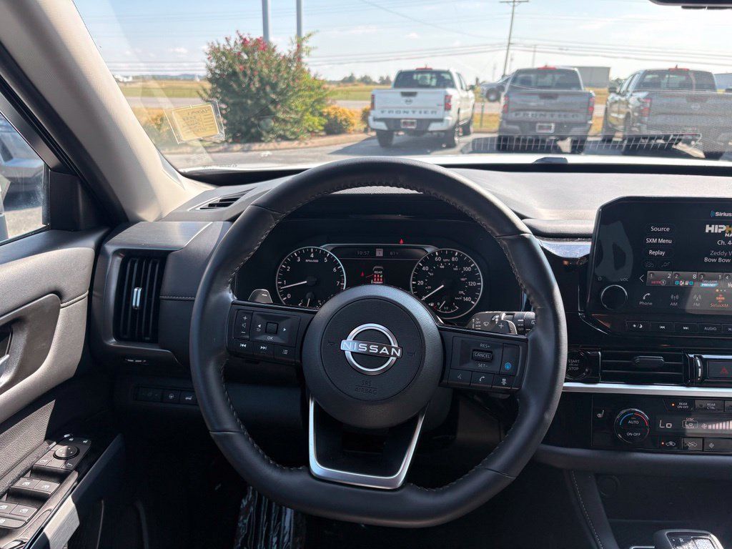 Used 2025 Nissan Pathfinder SL w/ Black Appearance Package AWD/4WD image 32