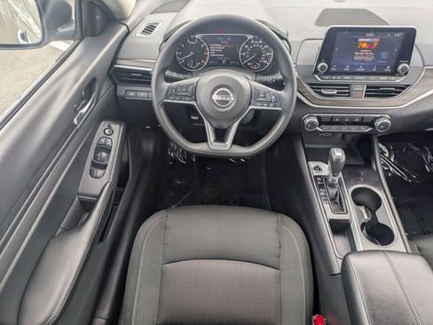 Used 2024 Nissan Altima 2.5 SV FWD image 15