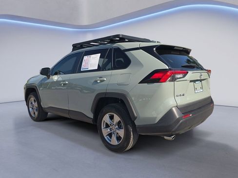 Used 2022 Toyota RAV4 XLE w/ Convenience Package FWD image 3