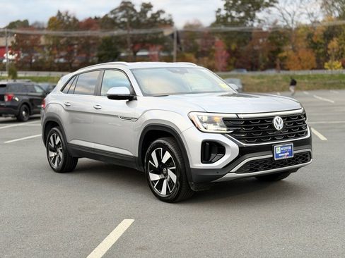 Used 2025 Volkswagen Atlas Cross Sport SE image 9