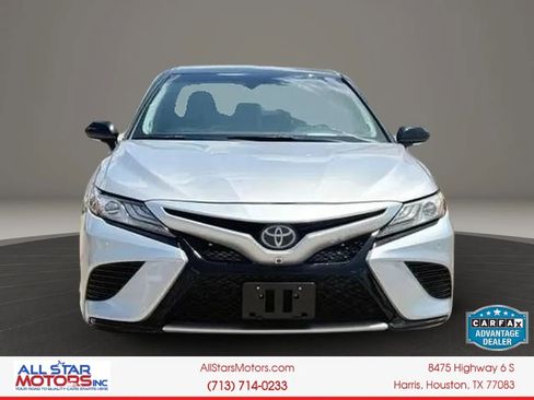 Used 2018 Toyota Camry XLE FWD image 2
