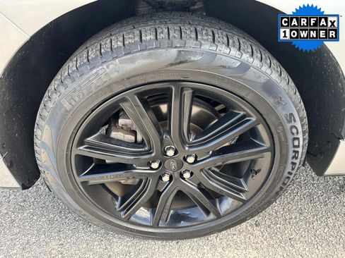 Used 2022 Ford Edge ST-Line image 11