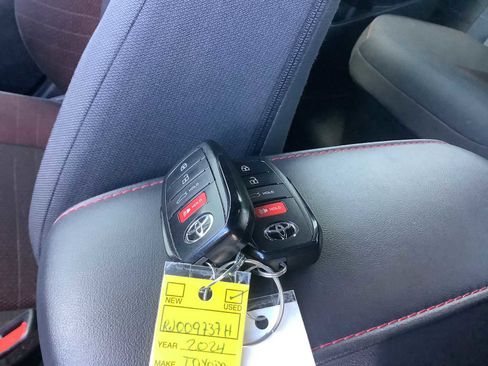 Used 2024 Toyota Corolla SE w/ SE Package AWD/4WD image 21