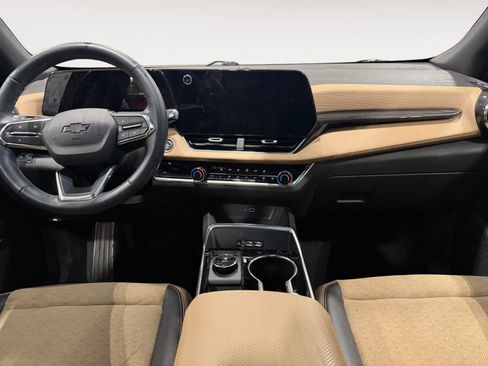 Used 2025 Chevrolet Equinox ACTIV w/ Safety and Technology Package AWD/4WD image 11