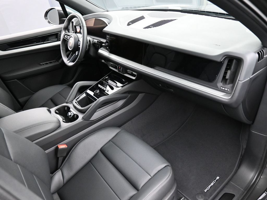 Certified 2026 Porsche Cayenne AWD/4WD image 31