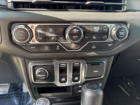 Used 2024 Jeep Wrangler Sport AWD/4WD image 18