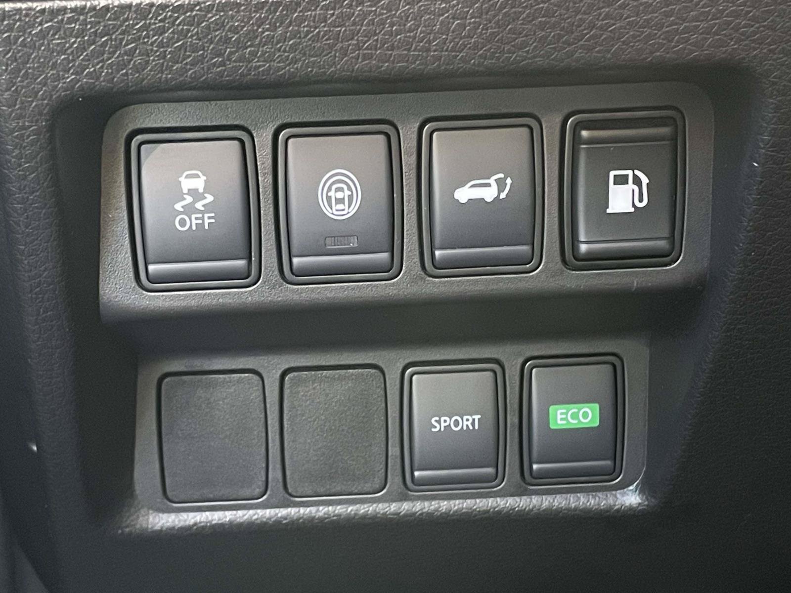 Used 2020 Nissan Rogue SV FWD image 22