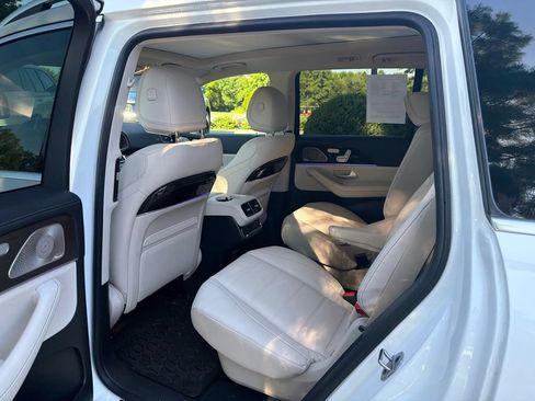 Used 2024 Mercedes-Benz GLS 580 4MATIC image 27
