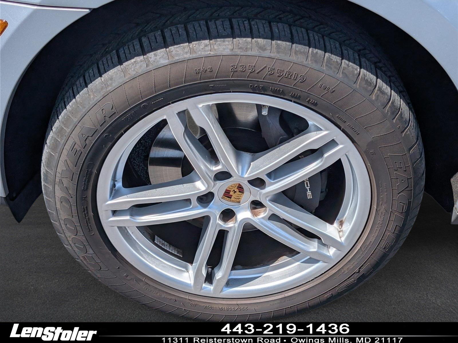 Used 2024 Porsche Macan AWD/4WD image 10