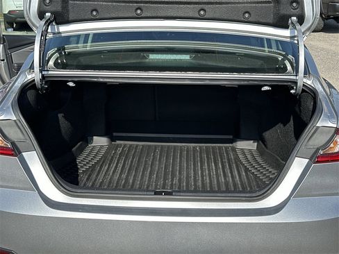 Used 2025 Toyota Camry LE image 31