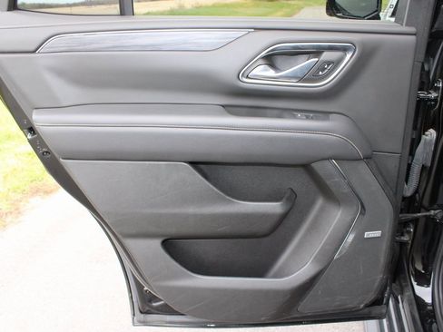 Used 2021 GMC Yukon SLT w/ SLT Premium Package image 28