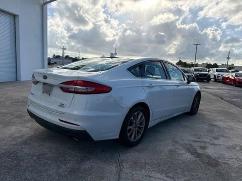 Used 2020 Ford Fusion SE FWD image 5