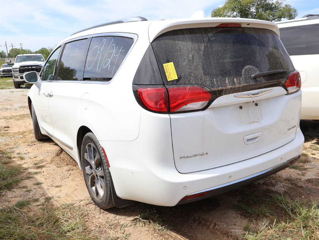 Used 2017 Chrysler Pacifica Limited w/ Advanced Safetytec Group FWD image 23